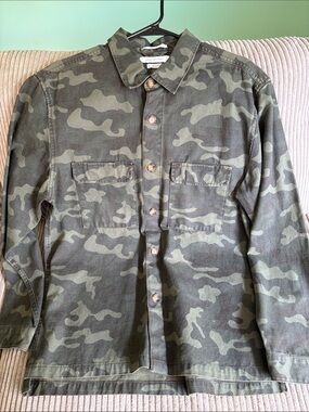 Urban Outfitters Men's Camouflage Button-Up Jacket - Green Camo